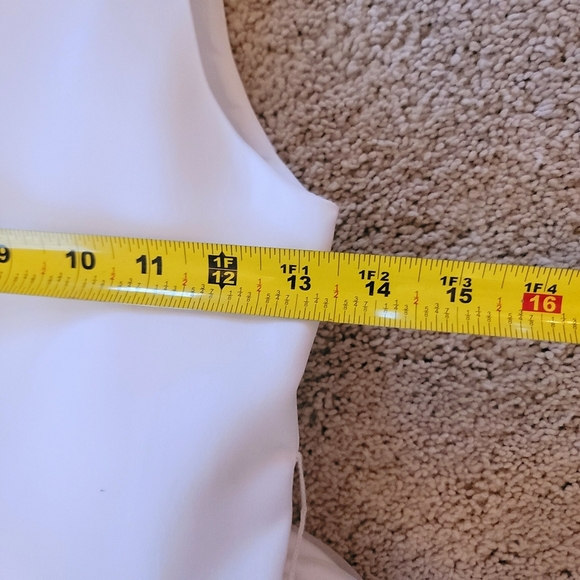 Elegant White Sleeveless Dress 10 - Picture 4 of 12